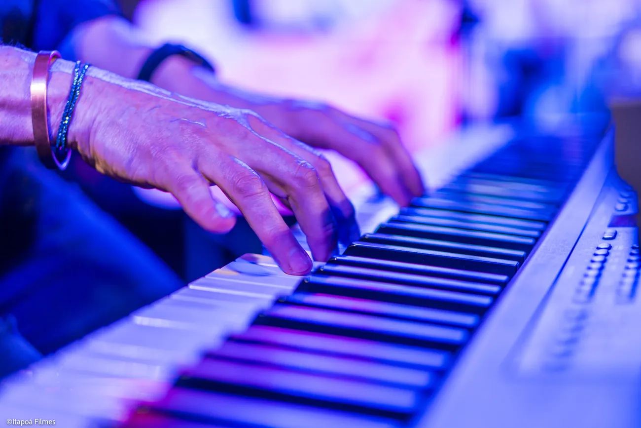 Marilia Giller ao piano