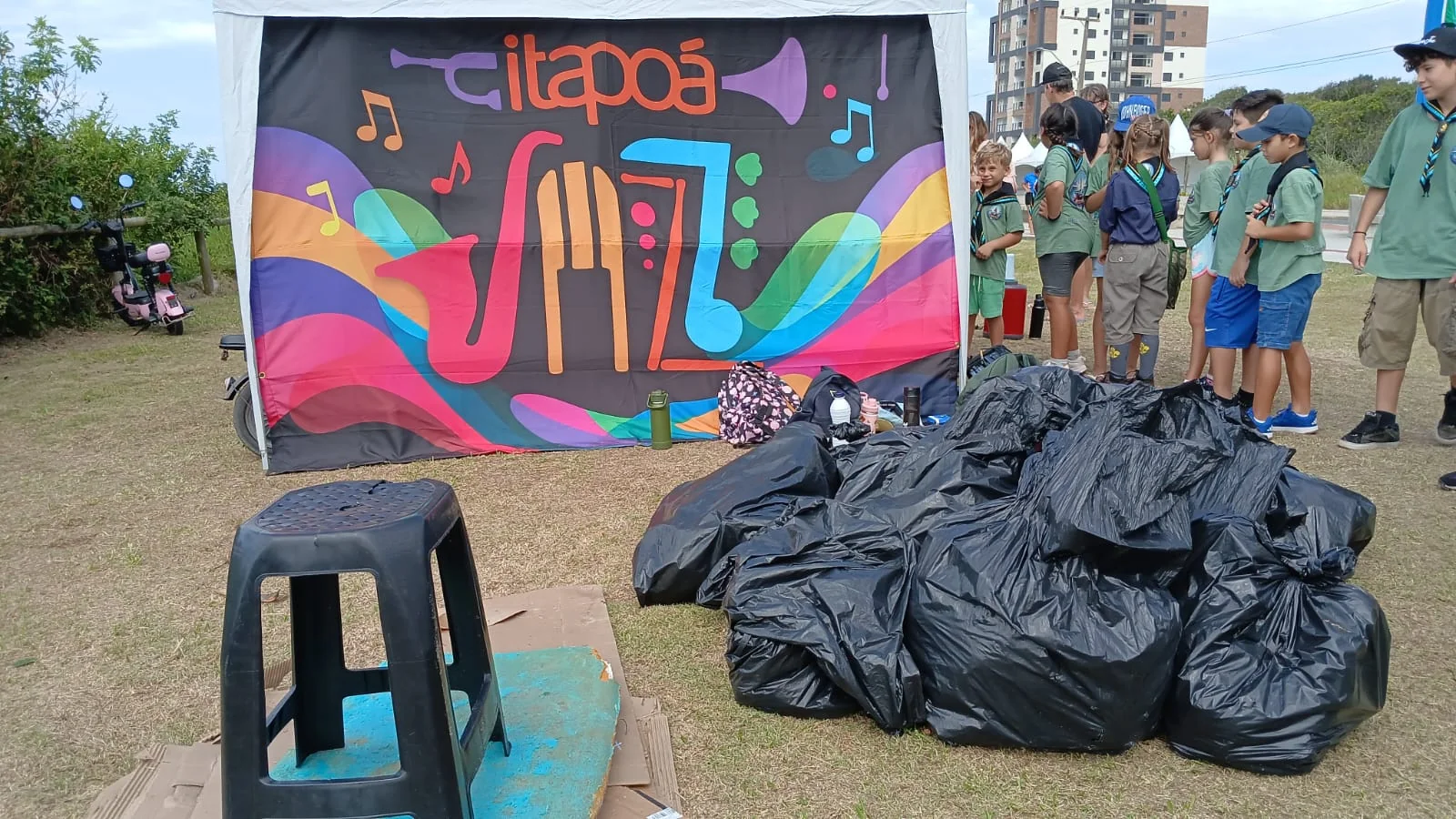 Equipe e voluntários do mutirão de praia